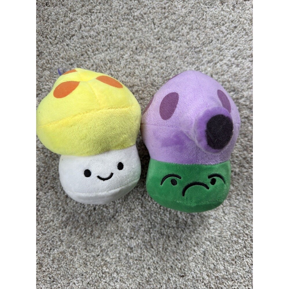 Plants vs Zombies Lot of 2 Plush Nighttime Peashooter And Mushroom Yellow Purple
